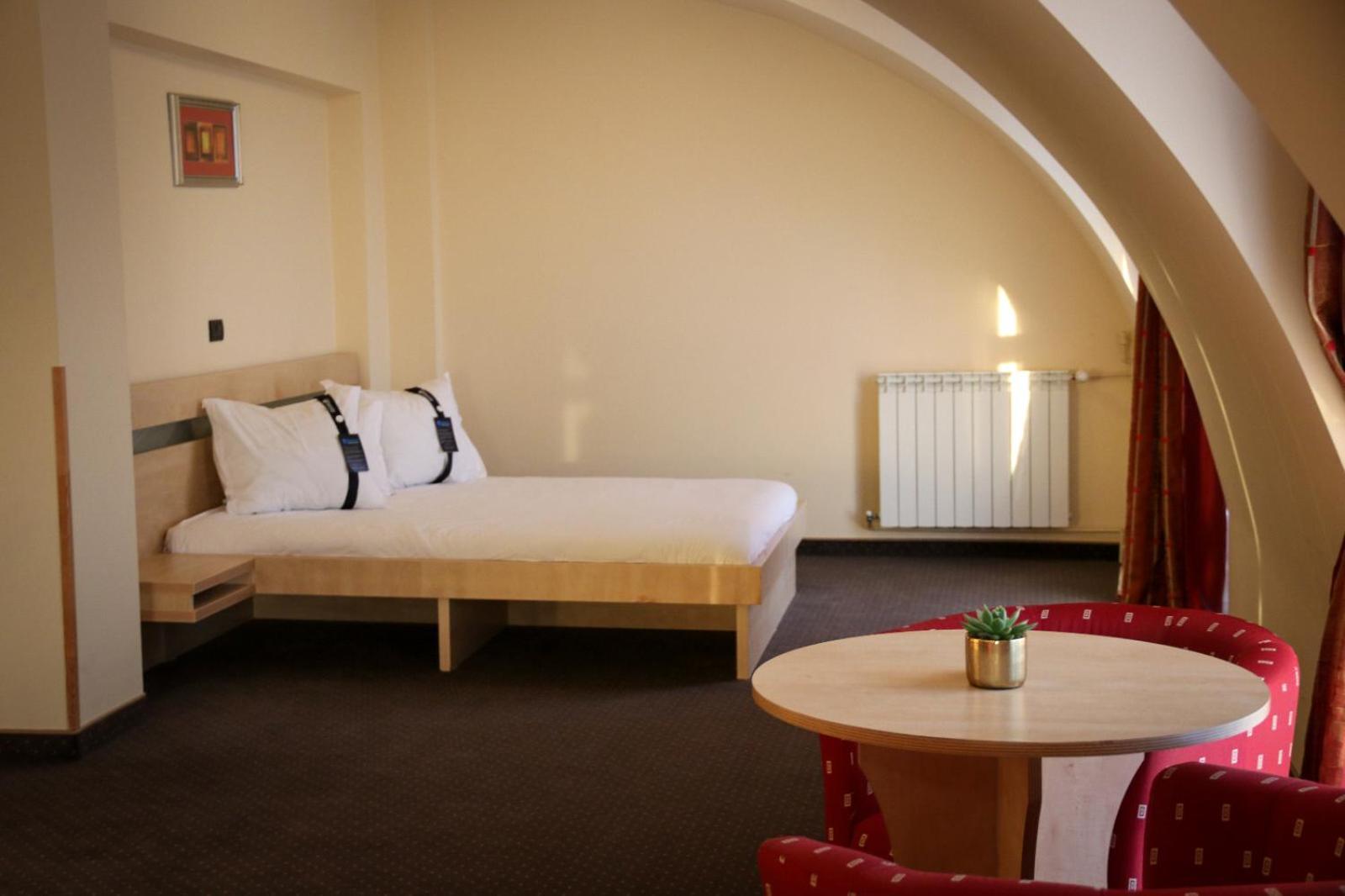 Hotel Clipa Drobeta Turnu Severin Eksteriør billede